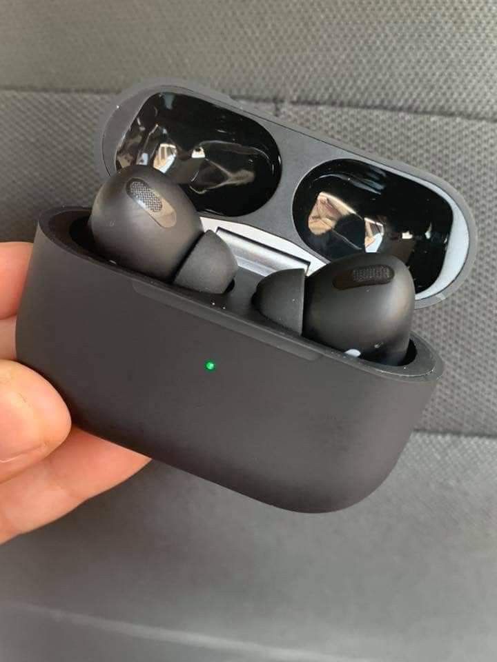 Black AirPods Pro 2